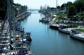 Oakville is just 30 minutes from downtown toronto and an hour drive from the united states border. Oakville Harbour