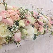 Eine Gemischte Wunderschone Blumenpracht Aus Ranunkeln Englischen Rosen Hortensien Und Schleierkrau Blumengirlanden Hochzeit Rosa Hochzeit Brautstrauss Rosen