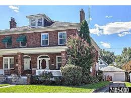 This 1840 Square Foot Single Family Home Has 3 Bedrooms And 1 5 Bathrooms It Is Located At 28 N Kershaw St York Pennsyl Zillow House Styles Home And Family