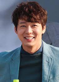 His starting minor roles were with his tvxq bandmates, banjun theater and vacation. Park Yoo Chun Wikipedia A Enciclopedia Livre