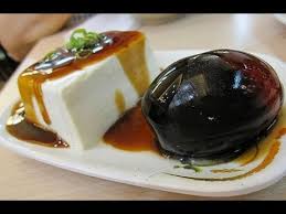 Warna hitam pada telur ini memang berbeda dengan telur pada umumnya. Resep Phitan Toufu Telur Hitam Tahu Gampang Bgt Youtube