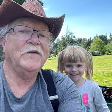 🎶 Singing a Joni Mitchell number for the locals 🎶