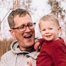 Chris Deeter's Instagram, Twitter & Facebook