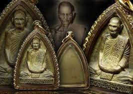 roopmuen pump saoha phim lang daolit luang phor phrom wat chongkae be2516 伦吉祥日压模自身牌 烫斗型 龙婆碰瓦冲给佛寺 佛历2516 1973年 拉康钟材质 只制作了2 000尊而已 龙婆 buddha statue statue pumps