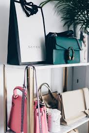 Ikea Hyllis Hack Taschen Aufbewahrung Von Ikea Ankleidezimmer Ankleideraum Inspiration Einrichtungsideen Bag Storage Diy Bag Blue Accents Living Room Ikea