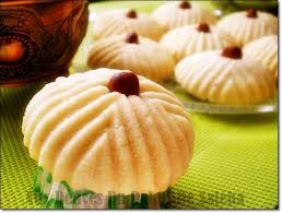 La ghribia est un gâteau sablé confectionné à la main, à base de farine, de sucre, de beurre, parfumée ghribia à la noix de coco. Montecaos Aux Amandes Ghribia Aux Amandes Facile Aux Delices Du Palais Ghribia Gateau Marocain Facile Recette Ghribia