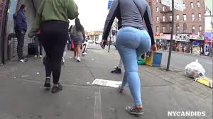 ONE OF THE MOST EPIC BUBBLE BOOTY CANDID CAPTURES OAT - ThisVid.com