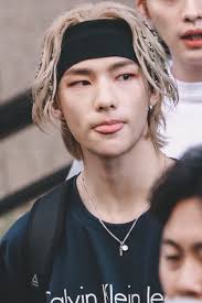 Hyunjin Pics On Twitter In 2021 Long Hair Styles Hairstyle Beauty