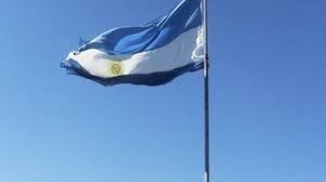 La bandera nacional permanecerá izada a media asta en todos los edificios públicos. Peticion Bandera A Media Asta En Argentina X Luto De Las Victimas Del Covid 19 Change Org