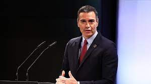 İspanya parlamentosunda yapılan güven oylamasından sonra hükümet düştü ve sosyalist parti lideri pedro sanchez i̇spanya'nın yeni başbakanı seçildi. Ispanya Basbakani Sanchez Ulkede Siddete Donusen Gosterilere Tepki Gosterdi