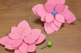 Bon, je déconnais sur le côté écologique de la chose (quoique) mais. Fleur En Papier Comment En Fabriquer