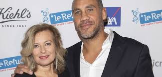 Valerie Trierweiler Fete Ses 2 Ans D Amour Avec Romain Ma En 2020 Michel Fugain Amour Romain