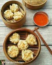 It's of kulit pangsit (sy bikin sendiri resep di postingan sebelumnya). Kulit Pangsit Mary Memasak