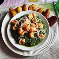 Nous avons eu un plat de Ndolè les portions infimes...(j'ai dû prendre une pizza en plus telleme - Photo de Le Cigare, Kribi - Tripadvisor
