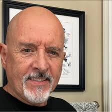 What are the advantages and disadvantages of using DC versus DCC for a  model train layout?