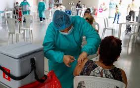 Este jueves comenzó la vacunación en bogotá, medellín, barranquilla, cundinamarca, cali, bucaramanga y cartagena. Colombia Aplica Por Primera Vez Mas De 300 Mil Vacunas En Un Dia