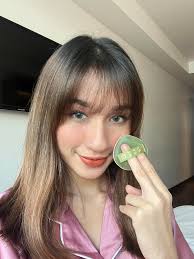 Sponge ဥလေးတွေ သုံးရတာရိုးနေပြီမို့လို့ Averyဒီpowder pad လို  spongeလေးပြောင်းသုံးကြည့်ထားတယ်။ ကဲ လိုတိုရှင်းပဲပြောပြလိုက်တော့မယ်။  အစကတော့ အထာ ...