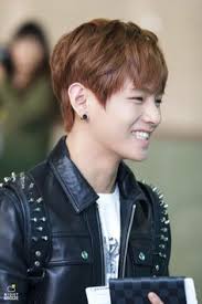 Résultat de recherche d'images pour "v smile bts"