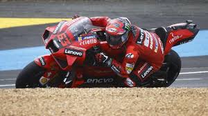 Pembalap aprilia, lorenzo savadori langsung memanaskan persaingan dengan mengisi posisi terdepan. Dupasquier Dies Bagnaia Angry Italian Motogp Running