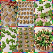 Hajat hati nak membuat pelbagai bentuk kuih tart seperti kuih tart bunga dan juga kuih tart dalam cawan kertas terpaksa dilupakan kerana mengejar masa yang sudah hampir senja. Tart Tulip Cemilan Kue Kering Resep
