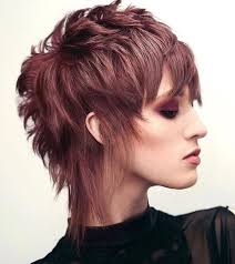 Via libera quindi a tagli di capelli corti maschili e scalati o alle loro versioni più chic e dallo styling più dolce, che suggeriscano un'idea . Tagli Capelli Corti 2020 Hairstyle Di Tendenza Per Chi Ama Le Chiome Short