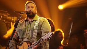 Cantor Fernandinho estreia no Verão Maior Paraná e leva música gospel ao palco de Matinhos