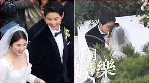Song hye kyo makes surprise appearance at song joong ki's fan meeting in china. Full Wedding Ceremony Song Joong Ki Happily Kisses And Gives Wedding Ring To Song Hye Kyo Youtube