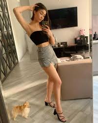W maju zaręczyła się ze swoim ukochanym podczas wakacji na majorce. Zaklina Ta Dinh S Feet Wikifeet