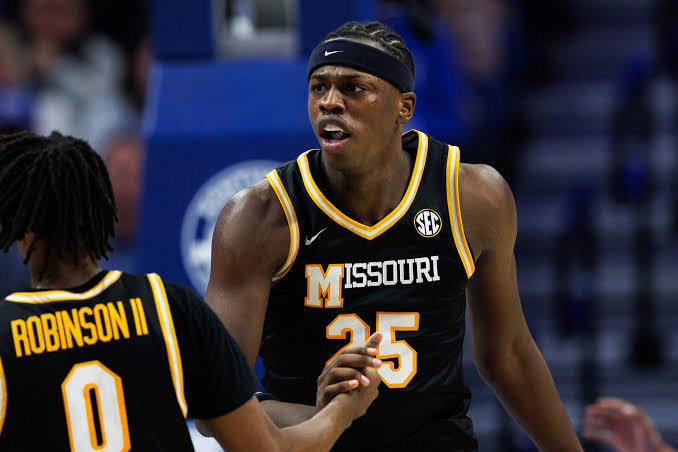 SEC announces ban for former pros: Does this make Mark Mitchell ineligible? | A Sea Of Blue