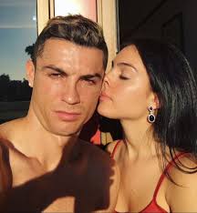 مذيع إيطالي يفاجئ صديقة رونالدو في حفل موسيقي. Cristiano Ronaldo S Girlfriend Reveals What Parenthood Is Really Like Celebrity News Showbiz Tv Express Co Uk