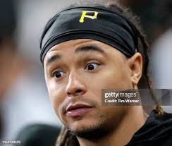 Bryan Reynolds of the Pittsburgh Pirates bats in the first inning... News  Photo