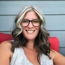 Rufus Wainwright? 11 albums and two operas, nominated for Junos, Genies,  BRITS and Grammys, son of Loudon Wainwright, actor in the Aviator and has  done multiple soundtracks. He's famous. Very accomplished. Bilingual