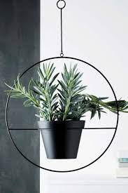 20 Pots De Fleurs Suspendus Et Irresistibles Pot Suspendu Pots De Fleurs Suspendus Fleurs Suspendues