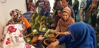 Szoboszlai dominik / dominik szoboszlai « bio, age. Warung Khas Brebes Yu Ci Kabupaten Brebes Jawa Tengah Tentang Pecel Pincuk Mabes Pecel Pincuk Mabes Tempat Wisata Di Daerah Brebes Jawa Tengah Yang Satu Ini Berlokasi Di Hulu