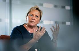 Das coronavirus breitet sich im herbst und winter 2020/21 erneut schnell und weltweit aus. Coronavirus In Baden Wurttemberg Kultusministerin Eisenmann Will Grundschulen Und Kitas Wieder Offnen Baden Wurttemberg Stuttgarter Nachrichten