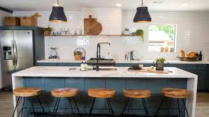I did a ton of research to find out what she always does when decorating. 5 Essential Elements In Every Fixer Upper Kitchen Kitchn