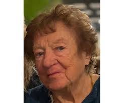 Maureen Daniel's Instagram, Twitter & Facebook