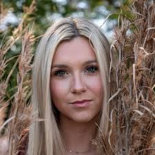 Today is my poppas birthday. 27 years I've been your daughter and man  that's not an easy job to hold, you sure keep me