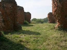 Ruiny zamku w sochaczewie jest pałac, zamek, pomnik, ruiny, obiekt z okresu średniowiecza, interesujące miejsce, zabytkowy budynek zlokalizowaną/ym w sochaczew ruiny zamku w. Ruiny Zamku W Sochaczewie Zdjecie Sochaczew