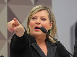 Segundo a jornalista, no mês passado, joice afirmou no twitter que carla pegava roupas dela emprestadas (antes de brigarem) e não devolvia. Carla Zambelli E Bia Kicis Querem Representacao Contra Hasselmann Dfaguasclaras