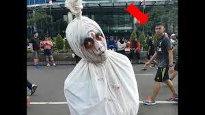 Russian air hostess closes plane's luggage flaps with her legs! Pocong Prank Seram Tapi Lucu Youtube
