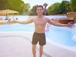 The jw marriott essex house (commonly known as the essex house) is a luxury hotel at 160 central park south in midtown manhattan, new york city, at the southern border of central park. Inside Joey Essex S Bachelor Pad Complete With A Huge Swimming Pool And A Posh Room Mirror Online