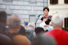 Legyen ön is előfizetőnk, rendelje házhoz a magyar hangot! A Momentum Szineiben Indul Szel Bernadett Az Elovalasztason Magyar Hang