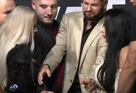 Marcin najman ewelina ewelona kubiak vs. Ewelona I Esmeralda Godlewska Na Konferencji Fame Mma Byla Kukurydza Przeklenstwa Mieso I Piesc Ogladacie Na Wlasna Odpowiedzialnosc