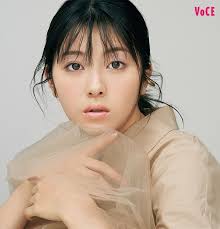 浜辺美波が春旬コスメ うるツヤ シロップリップ にトライ 浜辺 春 旬 ジャパニーズビューティー