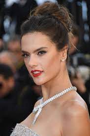 The Best Celebrity Messy Buns Messy Bun Hairstyles Alessandra Ambrosio Hair Updos