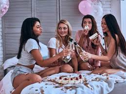 Junggesellenabschied spiele gehören einfach zu jedem grandiosen jga dazu! Jga Zuhause Feiern Tolle Ideen Tipps Fur Euch