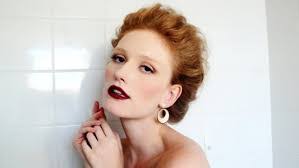 Mariana Hansen's Instagram, Twitter & Facebook