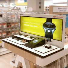 Nos Realisations Formes Et Sculptures Electronics Store Display Electronics Store Design Exhibition Display Design