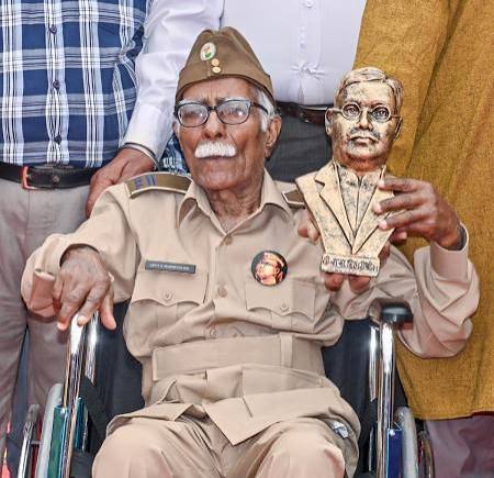 INA Veteran Salutes Netaji - Rediff.com